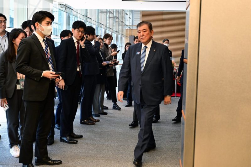 日相石破茂「送议员礼券」惹议 满意度跌至新低